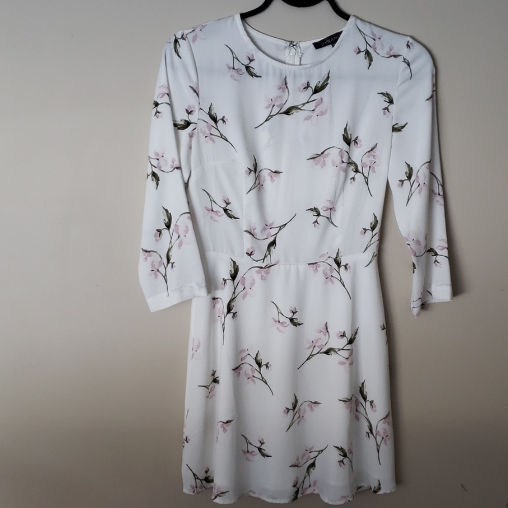 DYNAMITE White Spring Floral Dress - Picture 3 of 6
